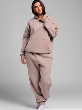 COMFRT signature sweat set in bark